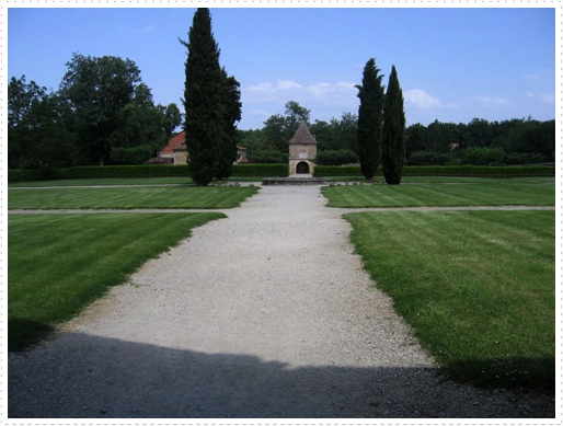 Abbaye De Flaran - yard Abbaye De Flaran - yard
