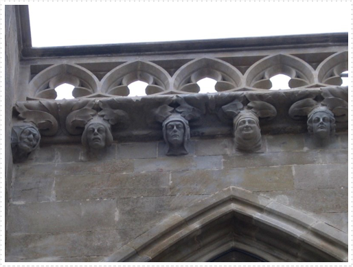 Statues on church in Carcassonne, France Statues on church in Carcassonne, France