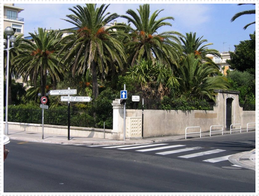 Road to turn off of Avenue of Americas to Four Points Hotel in Nice, France Road to turn off of Avenue of Americas to Four Points Hotel in Nice, France