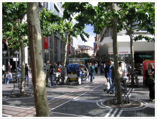 Fussgängerzone (pedestrian street) of the Zeil - Frankfurt Am Main Fussgängerzone (pedestrian street) of the Zeil - Frankfurt Am Main