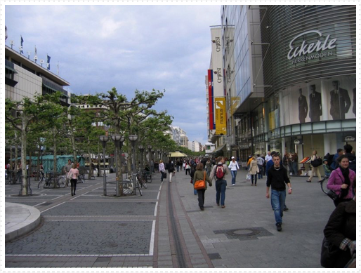 Fussgängerzone (pedestrian street) of the Zeil - Frankfurt Am Main Fussgängerzone (pedestrian street) of the Zeil - Frankfurt Am Main