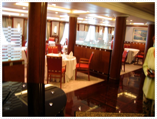 Restaurant on The World cruise ship Restaurant on The World cruise ship